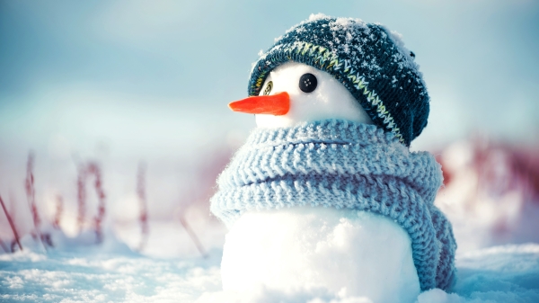 北半球的人們在寒風呼嘯中歡度聖誕節。