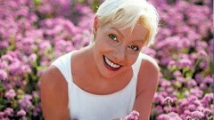 震驚女子自稱已250歲來自神秘星球(圖)