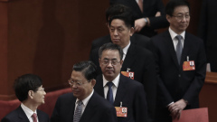 政治局開會委員熱捧習近平再現四字頭銜(圖)