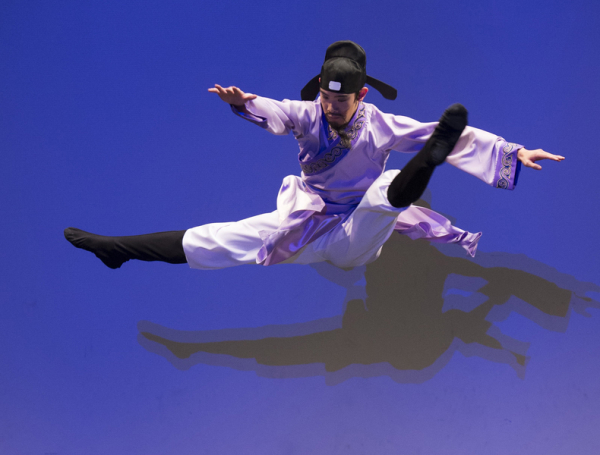 黃景洲以一曲《月下獨酌》榮獲第六屆中國舞大賽青年男子組金獎。