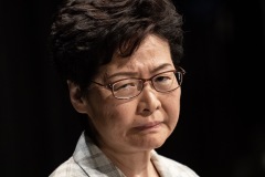 李怡：聖誕物語(圖)