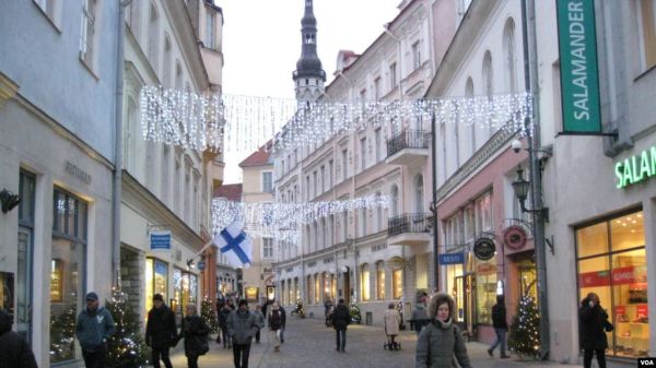爱沙尼亚首都塔林街头。当地媒体抱怨当地民众对中国威胁认识不足。（图片来源：VOA）