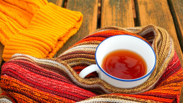 肝火旺盛的人可以多喝一些红茶，并加入一些蜂蜜和红糖以养胃温中。