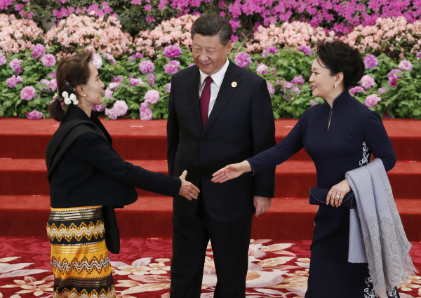 2019年4月26日，緬甸國務卿昂山素姬在北京由習近平和夫人彭麗媛主持的一帶一路論壇歡迎宴會。