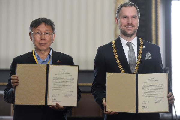 2020年1月13日，捷克首都布拉格市长贺瑞卜和台北市长柯文哲在布拉格签署正式缔结为姐妹城市的协议。