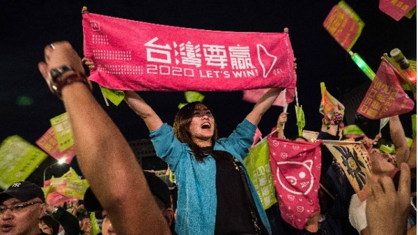 韩国“东亚日报”驻北京特派员尹完准20日在舆论版以“威胁中国梦的新一代登场”评论，记述台湾和香港的年轻一代拒绝接受北京“一国两制”，并表示他们日后会成为社会中坚。示意图。
