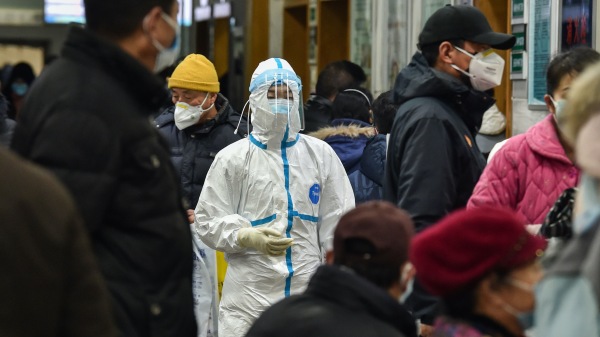 武漢的醫院已被前來就診的武漢市民「淹沒」。