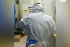 武漢醫院物資告急劣質防護服「一穿就裂」(圖)