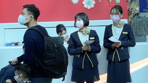 移民署26日正式宣布，除了商务交流的签证外，即刻起一律拒绝湖北省的中国游客入境。