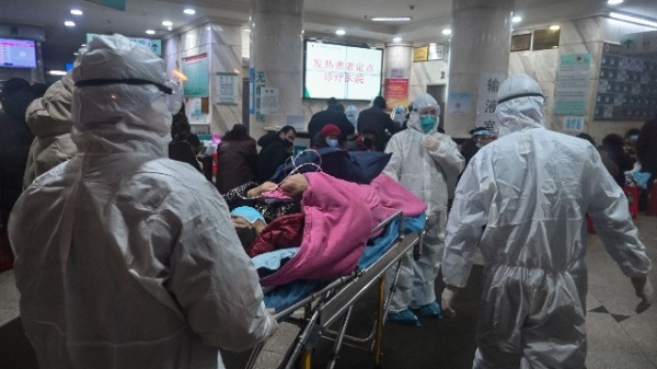 1月25日，武漢紅十字醫院人滿為患
