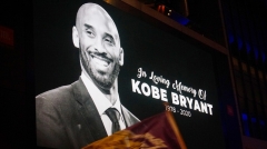 Kobe入选名人堂逾150万人请愿NBA换标志纪念(组图)