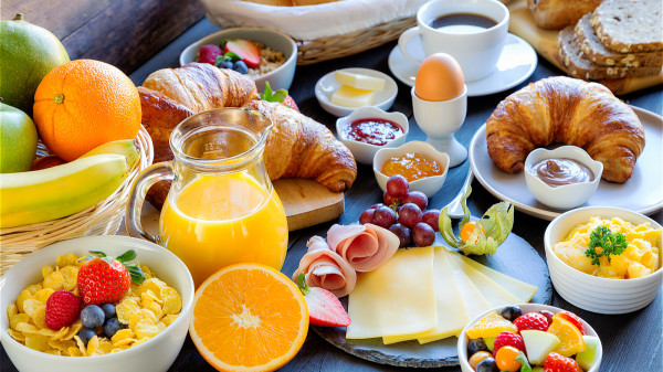 经常不吃早餐易患消化道疾病、肥胖症、糖尿病以及冠心病等。