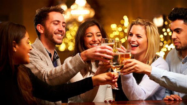 喝酒的過程中要注意一些事項，避免喝酒讓肝臟受損。