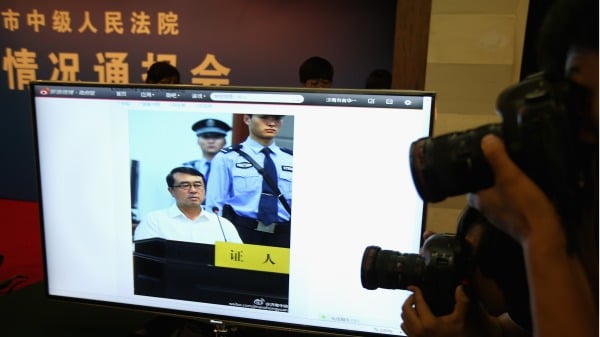 2013年8月24日，王立军在薄熙来案件庭审中作证，济南中级人民法院。（图片来源：Feng Li/Getty Images）