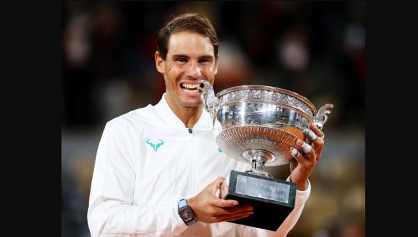 34歲的西班牙紅土網球名將納達爾（Rafa Nadal）成功抱回生涯第13座法網單打冠軍。