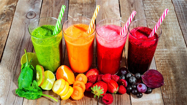 寒涼的食物和飲料會嚴重損耗脾胃的陽氣，從而導致脾運化濕氣不利