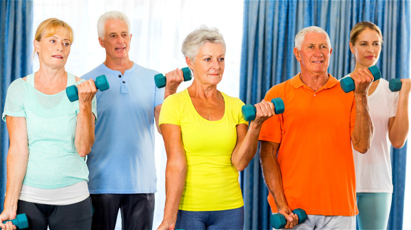 不显老的人一定都坚持运动，让自己由内而外散发着活力。
