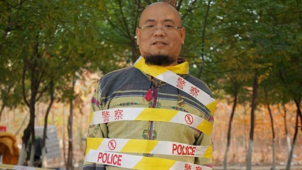 被判刑8年的維權人士吳淦，因參與過鄧玉嬌案、錢雲會案、雲南昆明小學生賣淫案等社會熱點事件而有高知名度。