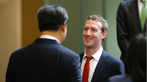 习近平与脸书首席执行官马克・扎克伯格（Mark Zuckerberg）进行会谈。