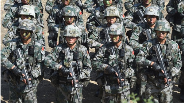 綠委王定宇認為，要阻止中國野心，印度應跟台灣共享情報與國防科技。圖為中國士兵參加第六屆中印聯合訓練演習。