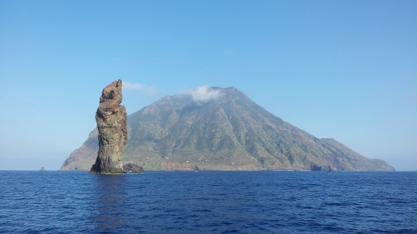 菲利庫迪島最知名的景點，被稱為La Canna，這是1根85公尺高的火山柱。