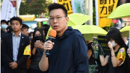 為了聲援被大陸當局逮捕的12港人，在台港人所組成之公民團體「香港邊城青年」發起「台灣撐香港遊行」。民進黨的副秘書長林飛帆表示，台灣作為面對北京擴張的前線，和香港打的是相同一場戰爭。