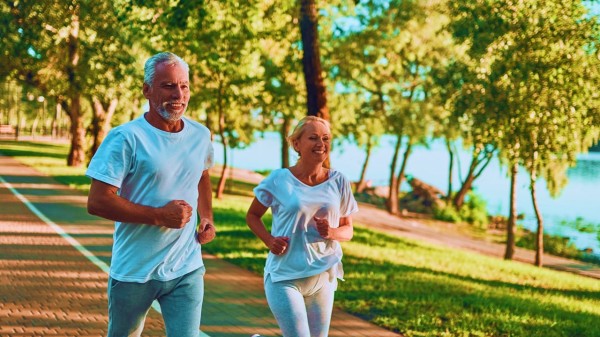 跑步的好處眾多，能夠鍛鍊心肺功能、減肥瘦身等，但經常跑步的人似乎仍老的很快。