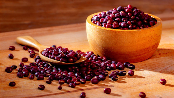 紅豆含有豐富礦物質，能夠補血、利尿、消腫，有很好的養胃效果。