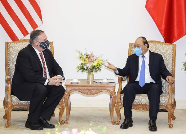 蓬佩奧10月30日在越南首都河內會見了越南政府副總理兼外交部長範平明