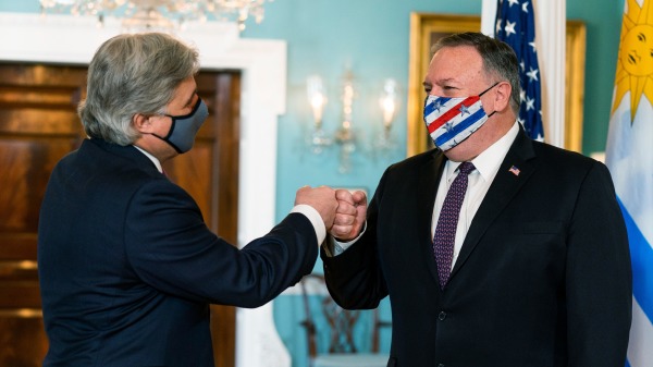 2020年10月14日，美國國務卿蓬佩奧在華盛頓會見烏拉圭外長Francisco Bustillo（圖片來源：Manuel Balce Ceneta-Pool/Getty Images ）