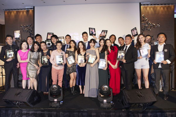 2020 Gen.T亚洲新锐先锋从全亚洲选出400位入榜者，其中28人来自台湾，当中包含艺人吴姗儒（中右灰衣者），她与其他入选者一同开心出席颁奖晚宴。