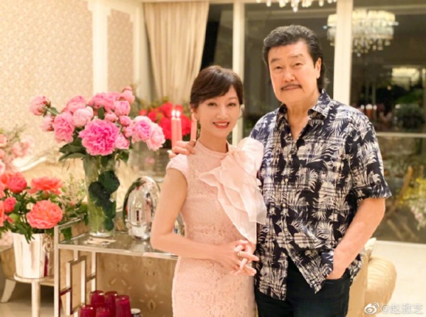 赵雅芝与黄锦燊结婚36年，夫妻俩相当恩爱。