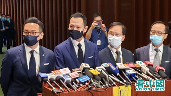 11月11日，港府宣布剥夺杨岳桥、郭荣铿、郭家麒及梁继昌立法会议员资格，四人召开记者会回应事件。