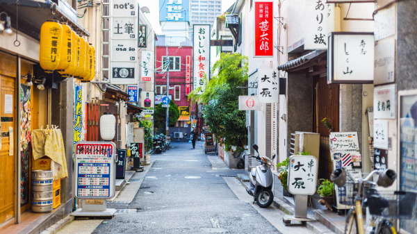 许多人到日本旅游，最深刻的一个印象就是街道很干净。