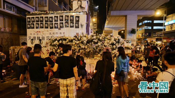 图为2019年9月21日，香港民众在旺角警署外的太子站设坛，要求追查反送中8.31事件真相。（图片来源：庞大卫/看中国）