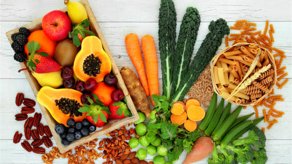 糖尿病患者之要控制饮食，吃一些些蔬菜，粗粮之类食物，不会造成血糖过高。
