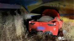 浙江一法拉利撞上飛機現場一片狼藉(圖)