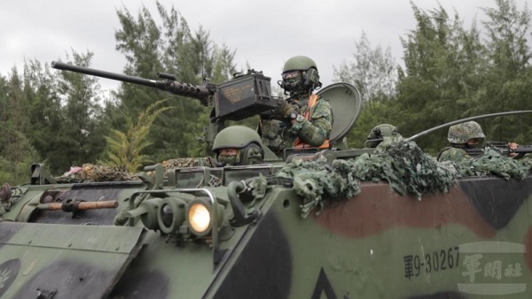 美國政府宣布對臺軍售「野戰資訊通信系統」，讓陸軍獲得性能更佳的通信裝備。圖為陸軍花東防衛指揮部機步營在實施反擊戰力防護作為。
