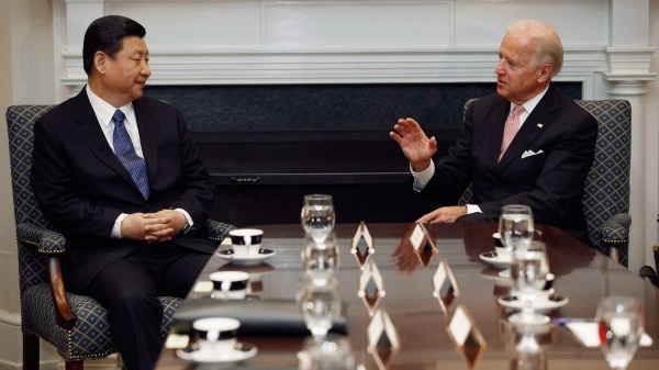 拜登副总统与中国国家副主席习近平举行双边会议（图片来源Chip Somodevilla / Getty Images）