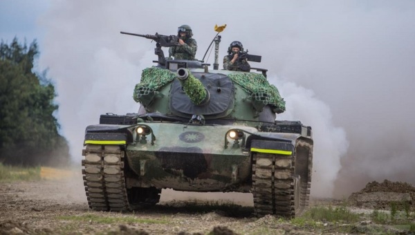 國防部估計112年前打造2輛105公厘戰砲甲車樣車。圖為國軍各作戰區「第4季戰備任務訓練」實兵演練。