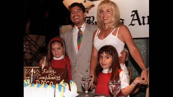 阿根廷名将马拉度纳（Diego Maradona）纳60岁人生谢幕，他鲜为人知的“场外人生”也超级富有戏剧性。