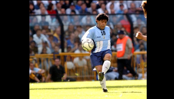 阿根廷名将马拉度纳，是凭借足球脱贫的典范，然而他鲜为人知的“场外人生”，也超级富有戏剧性。