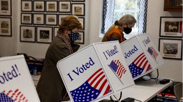 美國選民在投票。