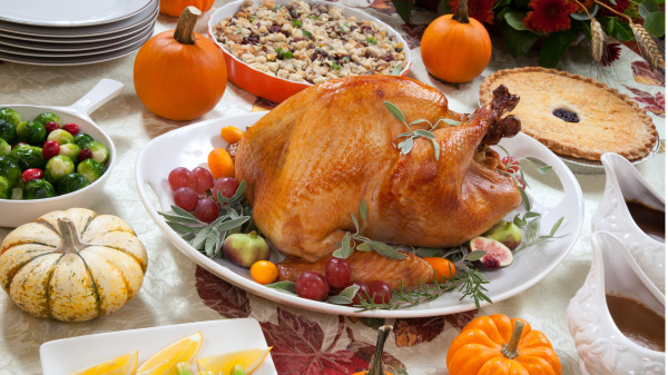 美国三大节日中，火鸡大餐可是餐桌上最受欢迎的传统料理。