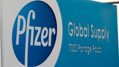 美國FDA批准輝瑞疫苗1天內首例接種(圖)