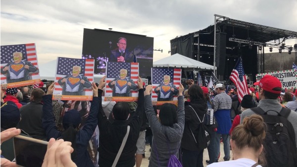 2020年12月12日，美國民眾聚集在華盛頓DC舉行挺川普遊行集會，呼籲制止竊選。（圖片來源：看中國攝影）