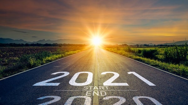 有“千里眼”之称的波兰预言家杰可夫斯基认为，2019年是世界上最后一个相对正常的年份，2021年对全球而言只能用“糟糕”来形容。