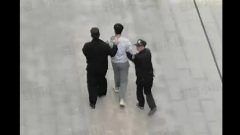 广东男学生朝2女淋硫酸同学：眼睛融了(组图)