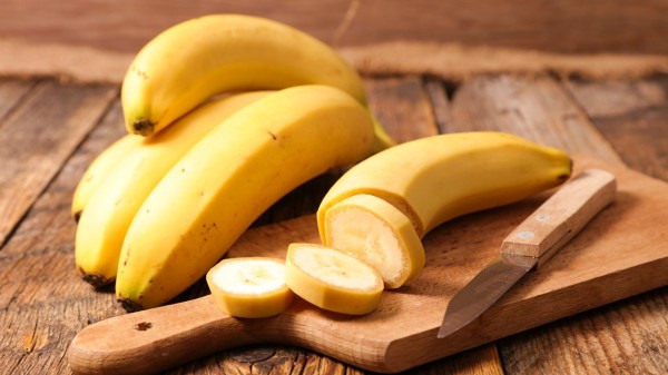 香蕉是热带水果，便宜又甜又好吃。