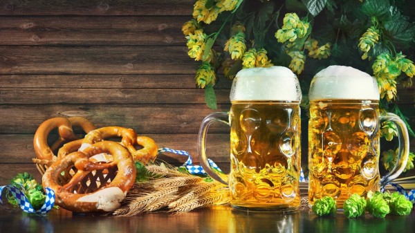 宵夜喝啤酒或白酒等这些酒类也是属于油腻食物。